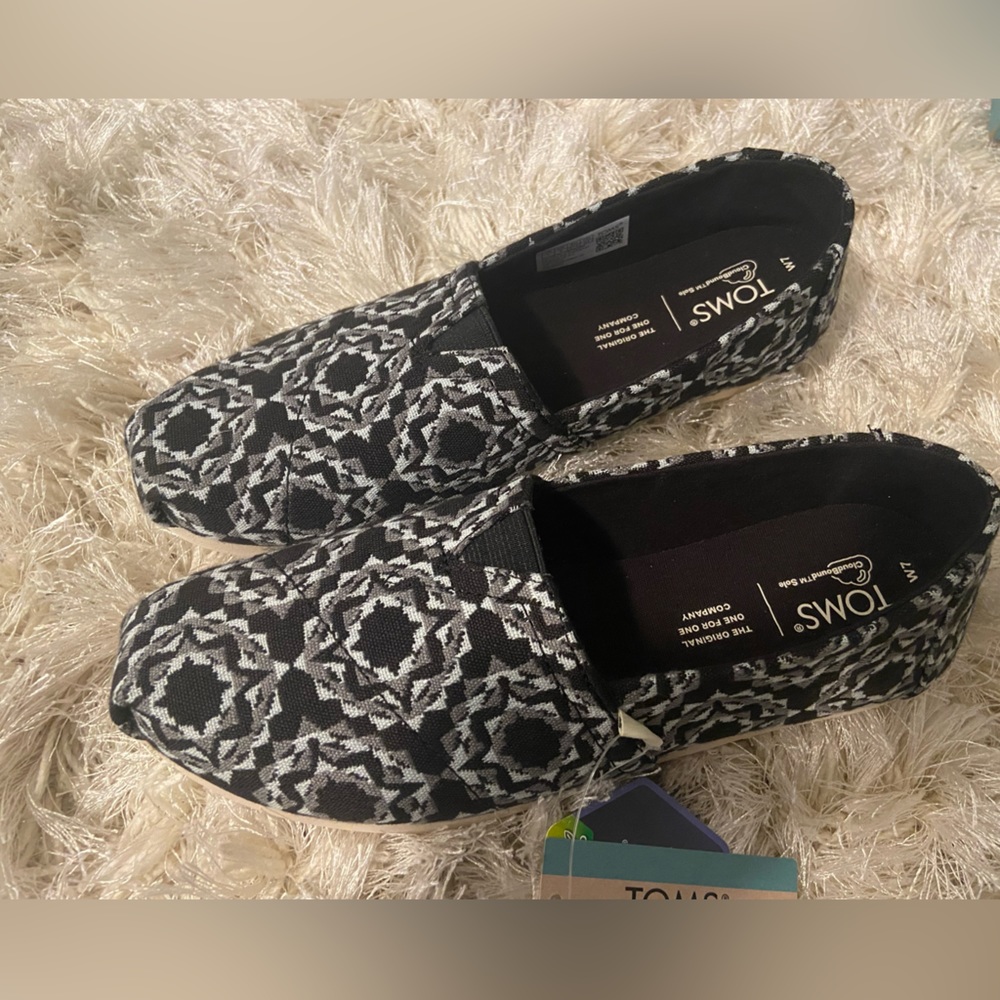 Brand new TOMS